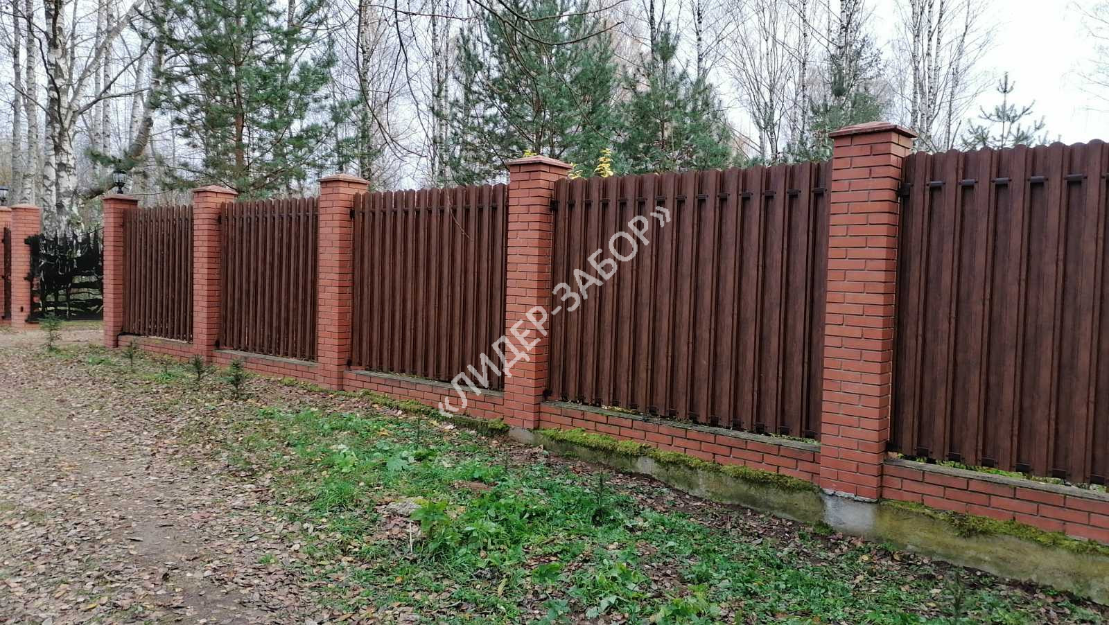 Купить Забор из штакетника под дерево металлический цвет Античный дуб